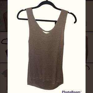 Brown tank with loose back